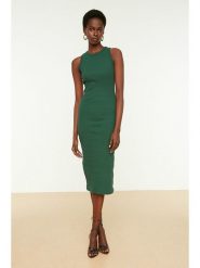 Trendyol Sukienka w kolorze zielonym rozmiar: M. Zielone sukienki damskie Trendyol, bez wzorów, sportowe, bez ramiączek. Za 48.16 zł.