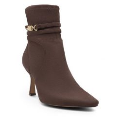 Botki Nine West. Brązowe botki damskie Nine West, bez obcasa, na słupku, bez zapięcia. Za 279.99 zł.