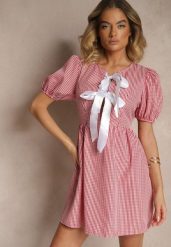 Czerwona Retro Sukienka w Kratkę Vichy o Rozkloszowanym Kroju z Wiązaniem Temarea. Czerwone sukienki damskie Renee, bez wzorów, z jeansu, eleganckie, bez ramiączek. W wyprzedaży za 67.99 zł.