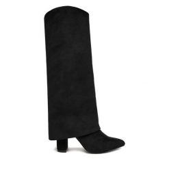 Kozaki DeeZee. Czarne kozaki damskie DeeZee, bez obcasa, na słupku, bez zapięcia. Za 249.99 zł.