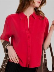 Koszula z krótkim rękawem z lyocellu - czerwony. Czerwone koszule damskie Sinsay, l, bez wzorów, z lyocellu, bez kołnierzyka, bez ramiączek. Za 49.99 zł.