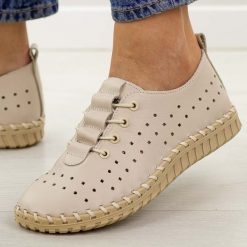 Beżowe ażurowane skórzane półbuty damskie T.Sokolski w26-02. Brązowe półbuty damskie Sokolski, na jesień, bez wzorów, z jeansu, bez obcasa, na płaskiej podeszwie, bez zapięcia. Za 259.00 zł.