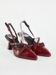 Trendyol Czółenka w kolorze czerwonym rozmiar: 39. Czerwone czółenka damskie Trendyol, bez wzorów, bez obcasa. Za 104.99 zł.