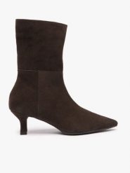 Ciemnobrązowe wyższe botki na szpilce. Brązowe botki damskie Ryłko, ze skóry, eleganckie, bez obcasa, na szpilce, bez zapięcia. Za 529.99 zł.