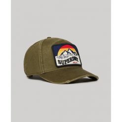 Damska czapka typu trucker Superdry. Zielone czapki z daszkiem damskie Superdry, bez wzorów. W wyprzedaży za 143.15 zł.