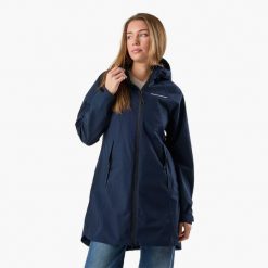 Kurtka przeciwdeszczowa kobieca Swedemount Orust Rain Coat wodoodporna. Niebieskie kurtki damskie SWEDEMOUNT, bez wzorów, bez kaptura. Za 329.99 zł.