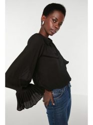 Trendyol Bluzka w kolorze czarnym rozmiar: 40. Czarne bluzki damskie Trendyol, bez wzorów, bez kołnierzyka, bez ramiączek. Za 69.91 zł.