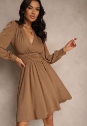 Brązowa Sukienka z Wiskozą o Rozkloszowanym Kroju Selaitea. Brązowe sukienki damskie Renee, bez wzorów, z wiskozy, eleganckie, bez ramiączek. W wyprzedaży za 119.99 zł.