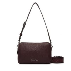 Torebka Calvin Klein. Brązowe listonoszki damskie Calvin Klein, bez wzorów, bez dodatków. Za 409.99 zł.