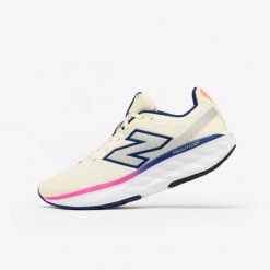 Buty do biegania damskie New Balance Fresh Foam 520 V9. Białe obuwie sportowe damskie New Balance, bez zapięcia, do biegania. Za 299.99 zł.