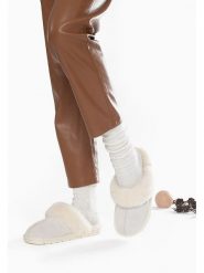 Gooce Wełniane kapcie "Emeline" w kolorze białym rozmiar: 39. Białe kapcie damskie Gooce, ze skóry. Za 173.99 zł.