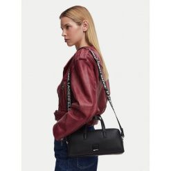 Torebka Karl Lagerfeld Jeans. Czarne torebki klasyczne damskie Karl Lagerfeld Jeans, z jeansu, bez dodatków. Za 649.99 zł.