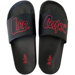 Klapki Lee Cooper LCW-24-42-2483LA czarne. Czarne klapki damskie bez wzorów, z syntetyku, bez obcasa, bez zapięcia. Za 128.57 zł.