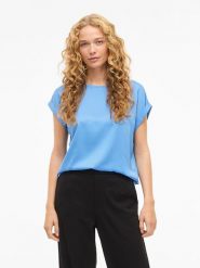 Vila Koszulka "Viellette" w kolorze błękitnym rozmiar: 38. Niebieskie bluzki damskie Vila, bez wzorów, z satyny, bez kołnierzyka, bez ramiączek. Za 91.56 zł.