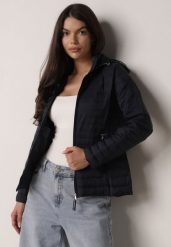 Granatowa Pikowana Kurtka Przejściowa z Kapturem z Lamówką i Ściągaczami Zidara. Niebieskie kurtki damskie Born2be, l, bez wzorów, z dresówki, z kapturem. Za 84.99 zł.