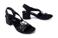 RIEKER 64683-91 black, sandały damskie. Czarne sandały damskie Rieker, bez wzorów, z gumy, bez obcasa, na obcasie, bez zapięcia. Za 202.93 zł.