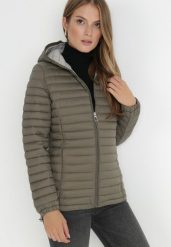 Ciemnozielona Kurtka Pikowana Antygonne. Zielone kurtki damskie Born2be, m, z aplikacjami, bez kaptura. Za 159.99 zł.