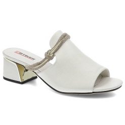 Białe Klapki Artiker Eleganckie Buty Na Obcasie. Białe klapki damskie Artiker, bez wzorów, ze skóry, bez obcasa, na obcasie, bez zapięcia. Za 179.00 zł.