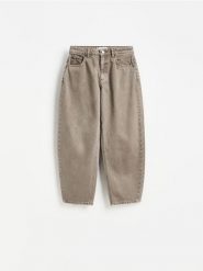 Jeansy barrel z krótszą nogawką - brązowy. Brązowe jeansy damskie Reserved. Za 129.99 zł.