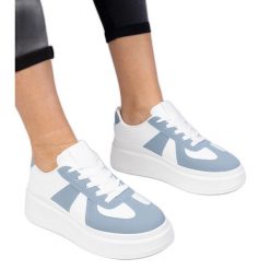 Niebieskie sneakersy trampki na platformie. Niebieskie trampki damskie bez wzorów, ze skóry, bez zapięcia. Za 89.18 zł.