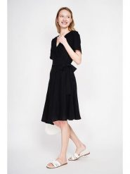 ASSUILI Sukienka w kolorze czarnym rozmiar: 40. Czarne sukienki damskie Assuili, bez wzorów, bez ramiączek. Za 130.99 zł.