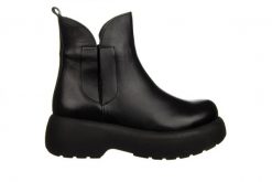 Botki Bayla-161 084 602 011 Black 161590, Czarny, Skóra naturalna - 40. Czarne botki damskie Bayla, na zimę, z gumy, eleganckie, z okrągłym noskiem, bez obcasa, na platformie, bez zapięcia. W wyprzedaży za 224.10 zł.