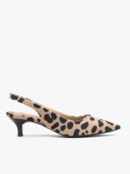 Czółenka slingback w cętki ocelota. Brązowe czółenka damskie Ryłko, bez wzorów, z gumy, bez obcasa, na szpilce. Za 349.99 zł.