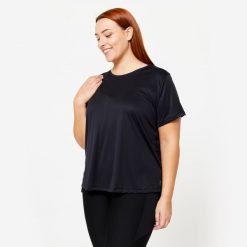 Koszulka fitness damska Domyos Plus Size krótki rękaw. Czarne bluzki damskie DOMYOS, l, bez wzorów, z elastanu, bez kołnierzyka, bez ramiączek. Za 39.99 zł.