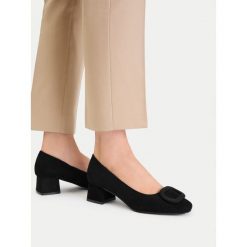 Czółenka Lasocki. Czarne czółenka damskie Lasocki, bez wzorów, bez obcasa. Za 239.99 zł.
