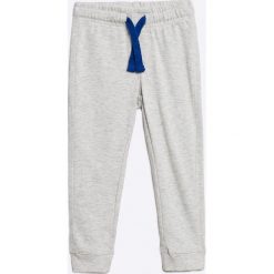 Blukids - Spodnie dziecięce 98-128 cm. Spodnie dresowe chłopięce marki 4F. W wyprzedaży za 24.90 zł.