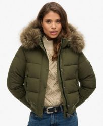 Superdry Kurtka bomber Everest z kapturem slim poliester. Zielone kurtki damskie Superdry, bez wzorów, z materiału, z kapturem. Za 620.80 zł.