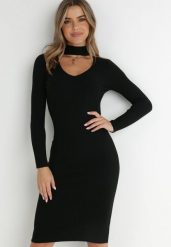 Czarna Sukienka Dzianinowa Prążkowana Z Półgolfem i Wycięciem przy Dekolcie Hafiz. Czarne sukienki damskie Born2be, bez wzorów, z dzianiny, eleganckie, bez ramiączek. W wyprzedaży za 84.99 zł.