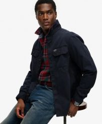 Superdry Two Pocket Overshirt – koszula‑kurtka 100% bawełna, relaxed fit. Niebieskie kurtki damskie Superdry, xl, z aplikacjami, z bawełny, bez kaptura. Za 352.05 zł.