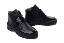 COMFORTABEL 990343-01 schwarz, botki damskie. Czarne botki damskie Comfortabel, na zimę, bez obcasa, bez zapięcia. Za 464.90 zł.