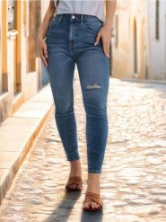 Jeansy z przetarciami Skinny fit - granatowy. Niebieskie jeansy damskie Sinsay. W wyprzedaży za 49.99 zł.