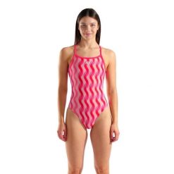 Strój Kąpielowy Damski Arena Ripple Print Swimsuit. Czerwone stroje jednoczęściowe Arena, bez wzorów. Za 259.99 zł.