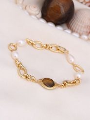 L'Atelier de Gaia Pozłacana bransoletka z tygrysim okiem i perłami rozmiar: onesize. Białe bransoletki damskie L'Atelier de Gaia, pozłacane. Za 83.62 zł.