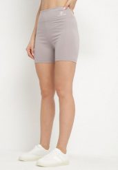 Jasnoszare Szorty Kolarki z Gumką w Talii Denadea. Szare szorty damskie Born2be, bez wzorów, z podwyższonym stanem. Za 24.99 zł.