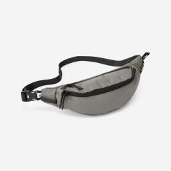 Torebka nerka ripstop 2 kieszenie. Czarne nerki i saszetki damskie Decathlon, bez wzorów, z materiału. Za 39.99 zł.