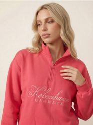 Dresowa bluza half-zip z haftowanym napisem - czerwony. Czerwone bluzy damskie Sinsay, l, bez wzorów, z dresówki, bez kaptura. Za 49.99 zł.