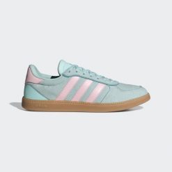 Buty Breaknet Sleek. Czerwone obuwie trekkingowe damskie Adidas, bez zapięcia. Za 259.00 zł.