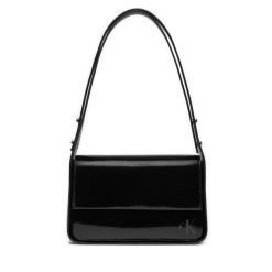 Torebka Calvin Klein. Czarne torebki klasyczne damskie Calvin Klein, bez dodatków. Za 449.99 zł.