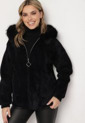 Czarna Bluza z Wełną Kapturem i Kieszeniami Zdobiona Futrem Yasiti. Czarne bluzy damskie Born2be, l, z aplikacjami, z jeansu, z kapturem. Za 219.99 zł.
