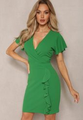 Zielona Mini Sukienka o Dopasowanym Kroju z Kopertową Górą i Falbanką Haliari. Zielone sukienki damskie Renee, bez wzorów, bez ramiączek. W wyprzedaży za 47.99 zł.