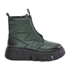 Zazoo 60472 Skórzane Botki Na Platformie I Koturnie Ciemnozielone. Zielone botki damskie ze skóry, eleganckie, bez obcasa, na koturnie, bez zapięcia. Za 608.15 zł.