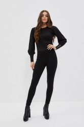 Czarne legginsy z przeszyciami. Czarne legginsy damskie MOODO, xs, bez wzorów, z elastanu. W wyprzedaży za 44.99 zł.