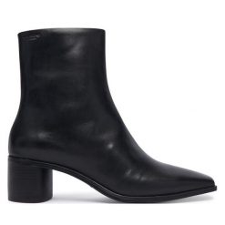 Botki Vagabond Shoemakers. Czarne botki damskie Vagabond Shoemakers, bez obcasa, na słupku, bez zapięcia. Za 694.99 zł.