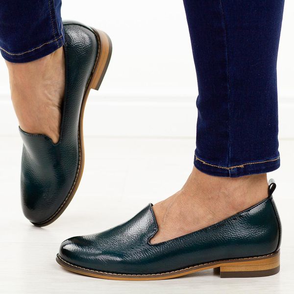 Lakierowane nv półbuty damskie Potocki 19337. Zielone półbuty damskie POTOCKI, na jesień, bez wzorów, z dzianiny, z okrągłym noskiem, bez obcasa, na płaskiej podeszwie, bez zapięcia. Za 169.00 zł.