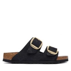 Klapki Birkenstock. Czarne klapki damskie Birkenstock, bez wzorów, bez obcasa, bez zapięcia. Za 539.99 zł.