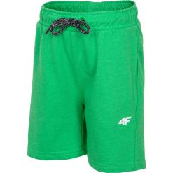 Spodenki dresowe dla małych chłopców JSKMD106 - zielony neon. Zielone spodenki chłopięce 4F JUNIOR, z bawełny. W wyprzedaży za 29.99 zł.